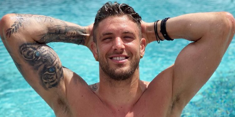 Αλέξανδρος Πασχαλάκης: Ο «απόλυτος», ξανθός καλλονός έφτασε στη Μύκονο