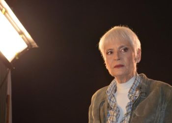 Πόπη Αστεριάδη: «Όλου του Κόσμου Οι Ευχές»