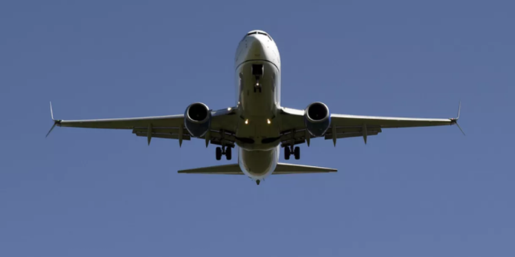 Σκιάθος: Τουρμπίνα αεροπλάνου πέταξε στον αέρα τις αποσκευές αυτοκινήτου