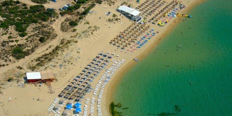 Καβάλα: Η μαγευτική παραλία «ακούει» στο όνομα Αμμόλοφοι