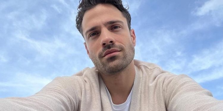 Κωνσταντίνος Αργυρός: Άγριο ξύλο έξω από τη συναυλία του στην Αλβανία (video)