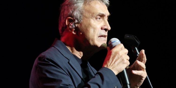 Γιώργος Νταλάρας: Θύμα διαδικτυακής απάτης ο τραγουδιστής