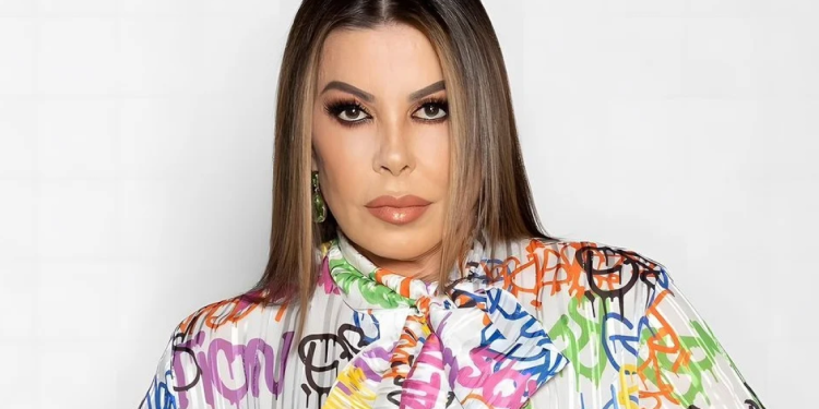 Άντζελα Δημητρίου: Με άκρως καλοκαιρινό look στην παραλία