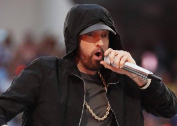 Ο Eminem «τσακώνεται» με τον…κακό εαυτό του σε AI συνέντευξη