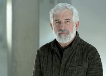 Ο Πέτρος Φιλιππίδης επέστρεψε στα social media