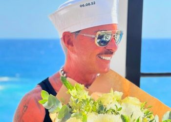 Ο Λάκης Γαβαλάς γιόρτασε τα 72α γενέθλιά του στη Μύκονο