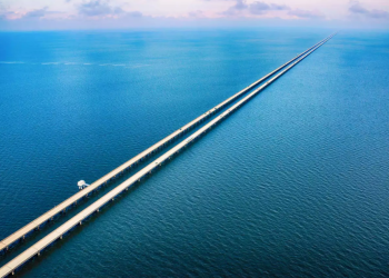 Αυτή είναι η μεγαλύτερη συνεχής γέφυρα πάνω από το νερό στον κόσμο