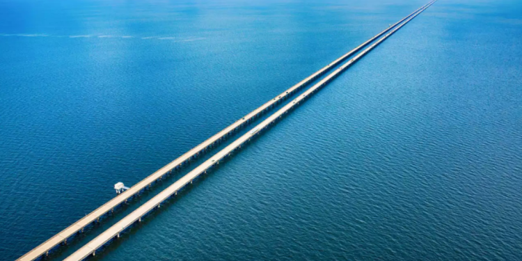 Αυτή είναι η μεγαλύτερη συνεχής γέφυρα πάνω από το νερό στον κόσμο