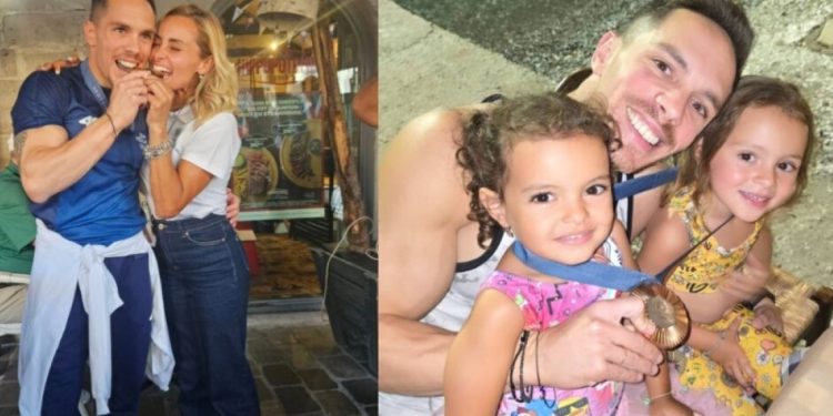 Πετρούνιας: Επέστρεψε στην Αθήνα με το χάλκινο μετάλλιο – Τον «έλουσαν» με σαμπάνια