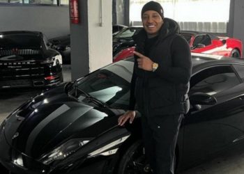 Light: Το…ζεί στη Μύκονο με Lamborghini