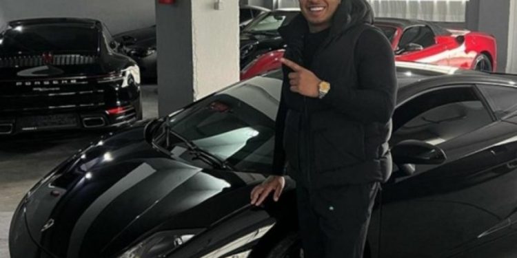 Light: Το…ζεί στη Μύκονο με Lamborghini