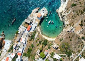 Μέζαπος Λακωνίας: Ένα γραφικό ψαροχώρι με γαλαζοπράσινα νερά  και θρύλους για θησαυρούς