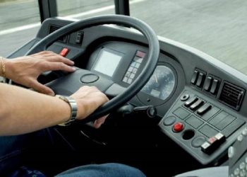 Ένας…υποχόνδριος οδηγός κτελ έπλενε με λάστιχο τουρίστες πριν επιβιβαστούν