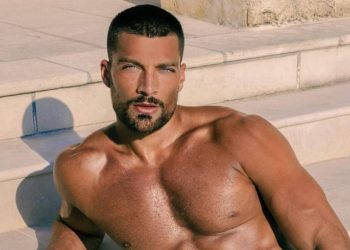 Simone Susinna: Στη Μύκονο ο Ιταλός του «365 Days» 