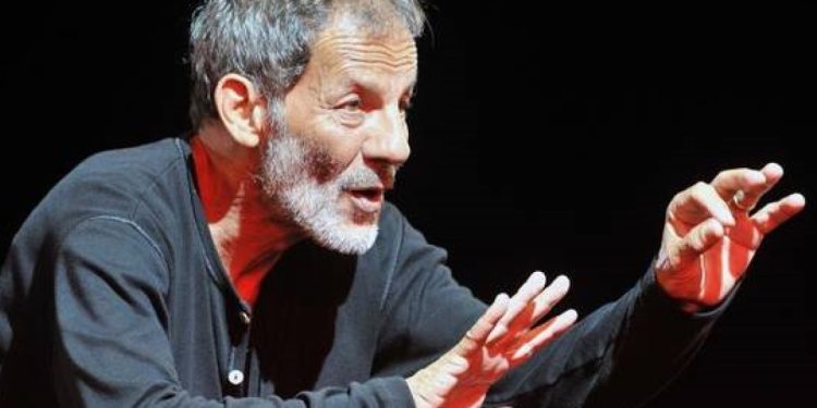 Ο Ξαρχάκος κάνει σκασιαρχείο και ερωτεύεται για 1η φορά