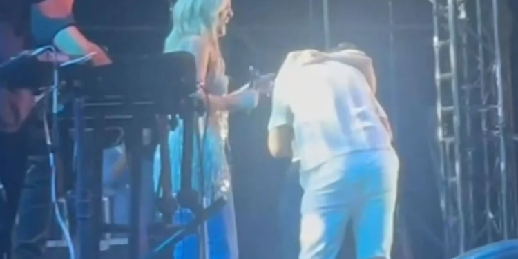 Νατάσα Θεοδωρίδου: Πρόταση γάμου στη συναυλία της