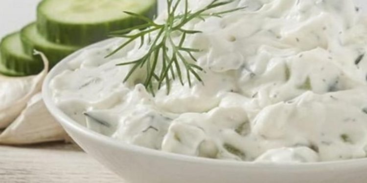 Σαντορίνη: Μαγαζί φτιάχνει παγωτό με γεύση… τζατζίκι