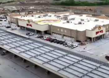 Πόσες αντλίες έχει το μεγαλύτερο βενζινάδικο στον κόσμο; 