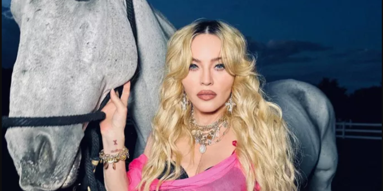 Madonna: Αποχαιρετά το καλοκαίρι με αποκαλυπτικά εσώρουχα