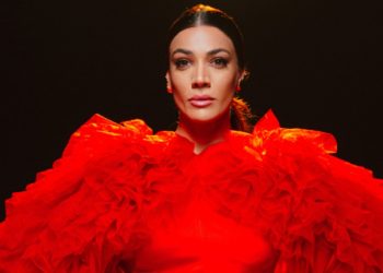 «Σαρώνει» και εκτός Ελλάδας η Ήβη Αδάμου