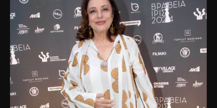 Ξανά στην σκηνή η Χάρις Αλεξίου (βίντεο)