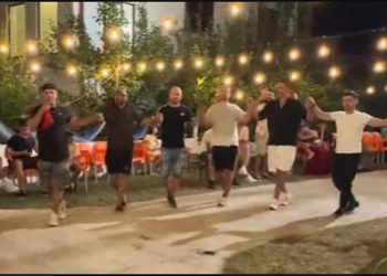 Παρέα Αλβανών χόρεψε συρτό το «Beat it» του Michael Jackson (video)