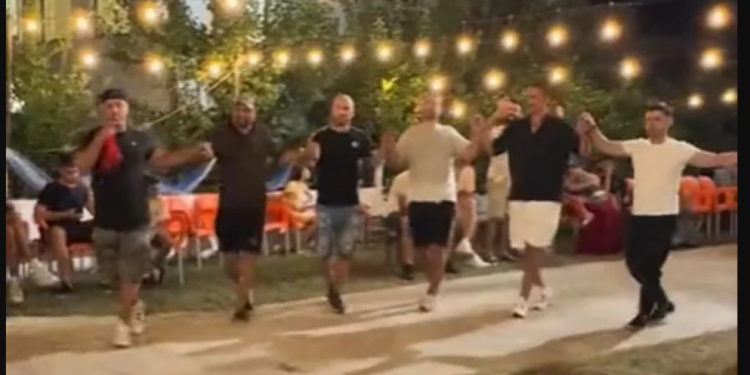 Παρέα Αλβανών χόρεψε συρτό το «Beat it» του Michael Jackson (video)