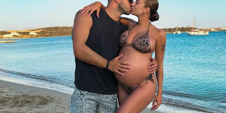 Ανδρομάχη Δημητροπούλου: Γέννησε η τραγουδίστρια