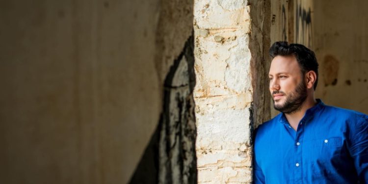 Ο Αλέξης Ιατρίδης μιλάει για το νέο του τραγούδι “Σ΄Aγαπώ” στο evitanews.gr