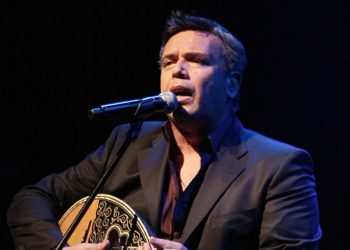 Μανώλης Λιδάκης: Το πρώτο μήνυμα μετά το σοβαρό χειρουργείο του