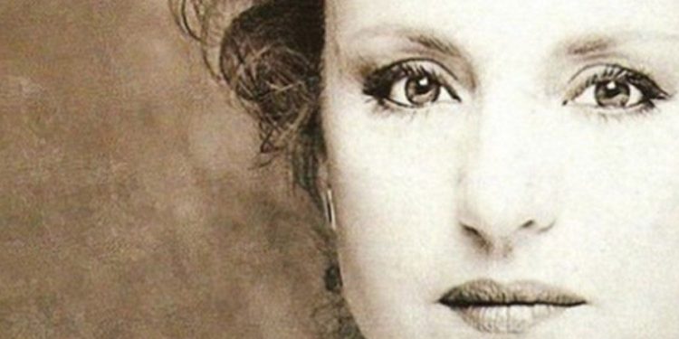 «Τα τραγούδια έχουν ψυχή»: Βίκυ Μοσχολιού «Ασφαλώς και δεν πρέπει»