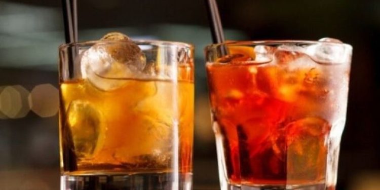 Έτσι βγήκε η φράση «Γιάννης κερνά, Γιάννης πίνει»