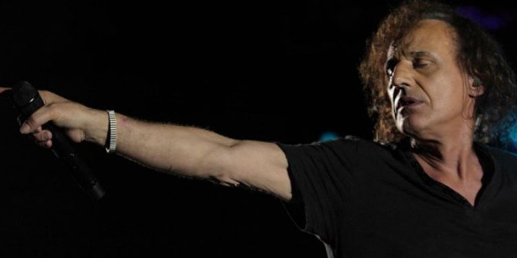 Βασίλης Παπακωνσταντίνου: Αποχαιρετά το καλοκαίρι με μια μεγάλη συναυλία