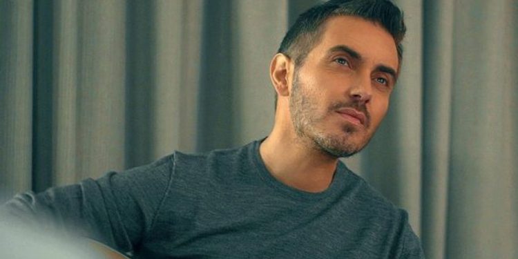 Ο 16χρονος Μιχάλης Χατζηγιάννης στην πρώτη του τηλεοπτική εμφάνιση (video)