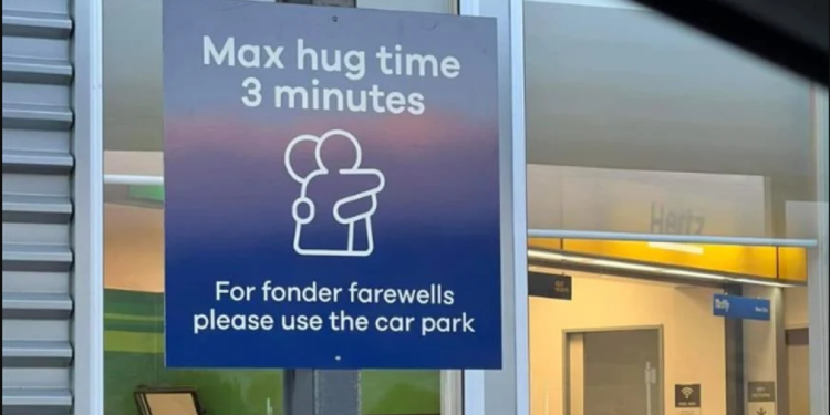 Αεροδρόμιο βάζει χρονικό όριο στις… αγκαλιές αποχωρισμού