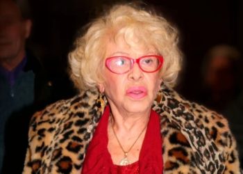 Καίτη Γκρέυ: Στο νοσοκομείο η τραγουδίστρια μετά από εγκεφαλικό επεισόδιο