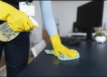 Viral ο διαρρήκτης που έμπαινε σε σπίτια και έκανε δουλειές!