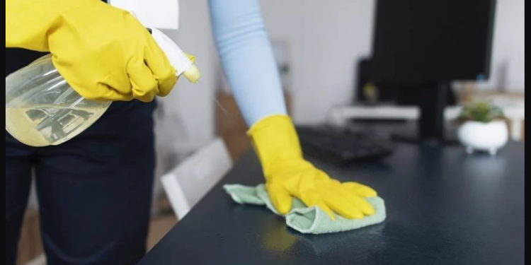 Viral ο διαρρήκτης που έμπαινε σε σπίτια και έκανε δουλειές!