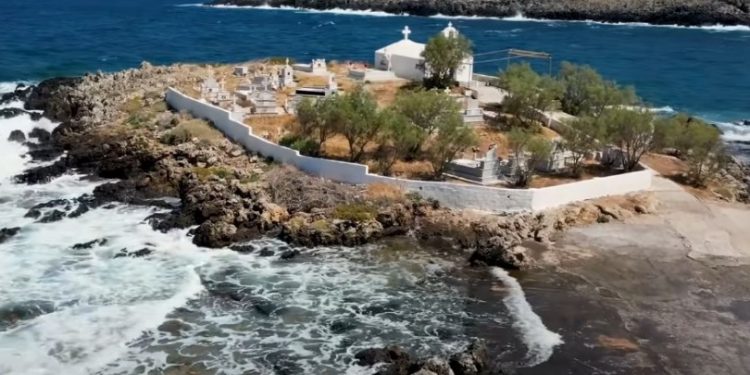 Πελοπόννησος: «Το νησί των νεκρών» – Προορισμός των «ανήσυχων» ταξιδιωτών