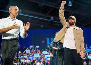 ΗΠΑ: Ο Ομπάμα έγινε… Έμινεμ και ράπαρε το «Lose Yourself»