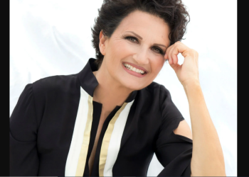 Άλκηστις Πρωτοψάλτη: Κυκλοφόρησε το music video του τραγουδιού “Ζωή μου ρούχο μου”