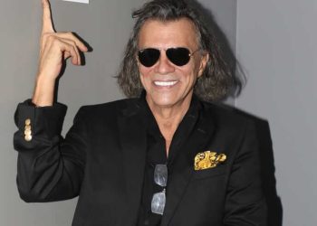 Ηλίας Ψινάκης: Νοικιάζει τη βίλα του – Στα 9.500 ευρώ το κόστος για ένα τριήμερο