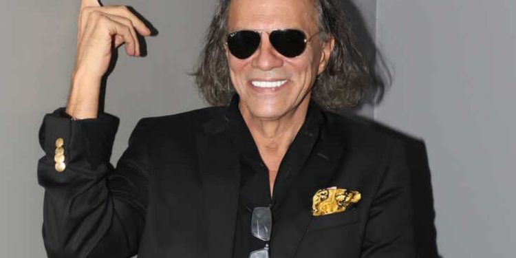 Ηλίας Ψινάκης: Νοικιάζει τη βίλα του – Στα 9.500 ευρώ το κόστος για ένα τριήμερο