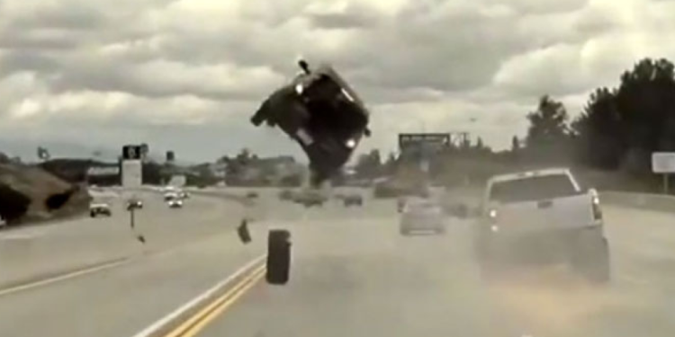 «Αδέσποτη ρόδα» έστειλε Ι.Χ. στον αέρα