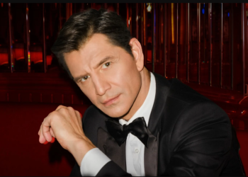 Σάκης Ρουβάς: Ο κορυφαίος Έλληνας star επιστρέφει στη νυχτερινή διασκέδαση