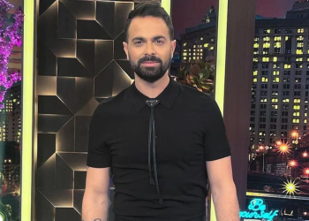 Ηλίας Βρεττός: «Του εξηγούσα ότι δεν γνωρίζω το τραγούδι και με απειλούσε με όπλο»