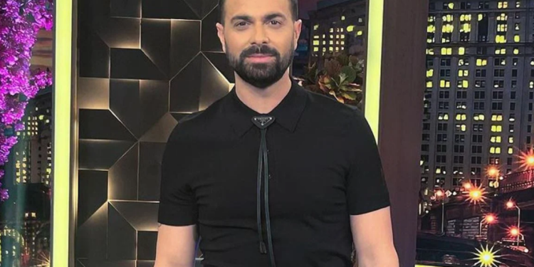 Ηλίας Βρεττός: «Του εξηγούσα ότι δεν γνωρίζω το τραγούδι και με απειλούσε με όπλο»