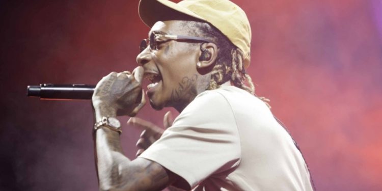Wiz Khalifa: Ο 37χρονος ράπερ συνελήφθη – Κάπνισε μαριχουάνα στη σκηνή