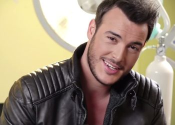 Σάκης Αρσενίου: «Ο αδελφός μου έχει αυτισμό, που προκλήθηκε από ιατρικό λάθος μετά τη γέννησή του»