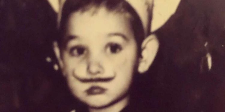 Τον αναγνωρίσατε; Είναι γνωστός Έλληνας ηθοποιός με σπουδαία καριέρα